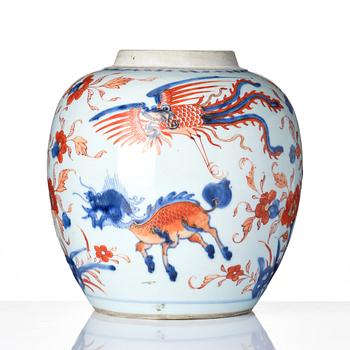 An imari jar, Qing dynasty, 18th century.