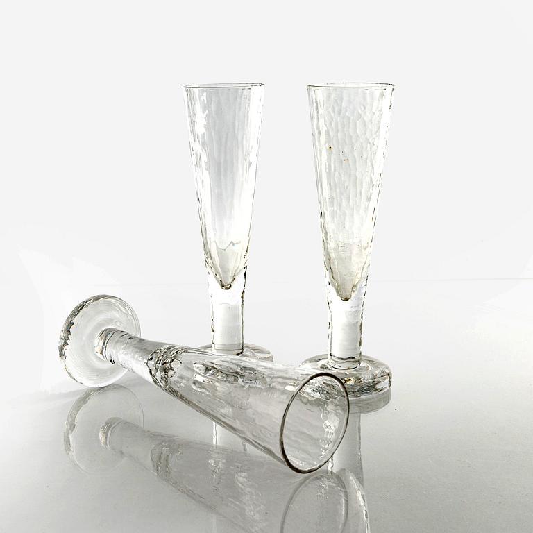 A set of 26 21st century champagne glass.