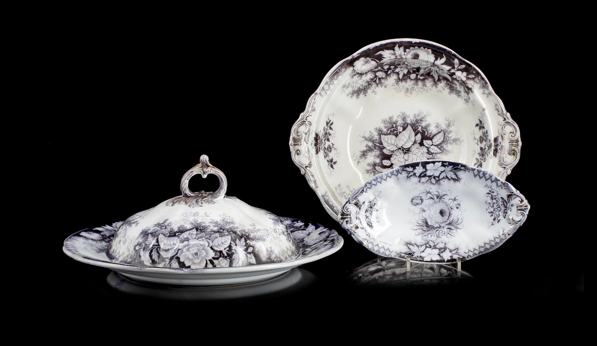 MATSERVIS, 159 delar, fajans, Villeroy & Boch, 1800-talets andra hälft.
