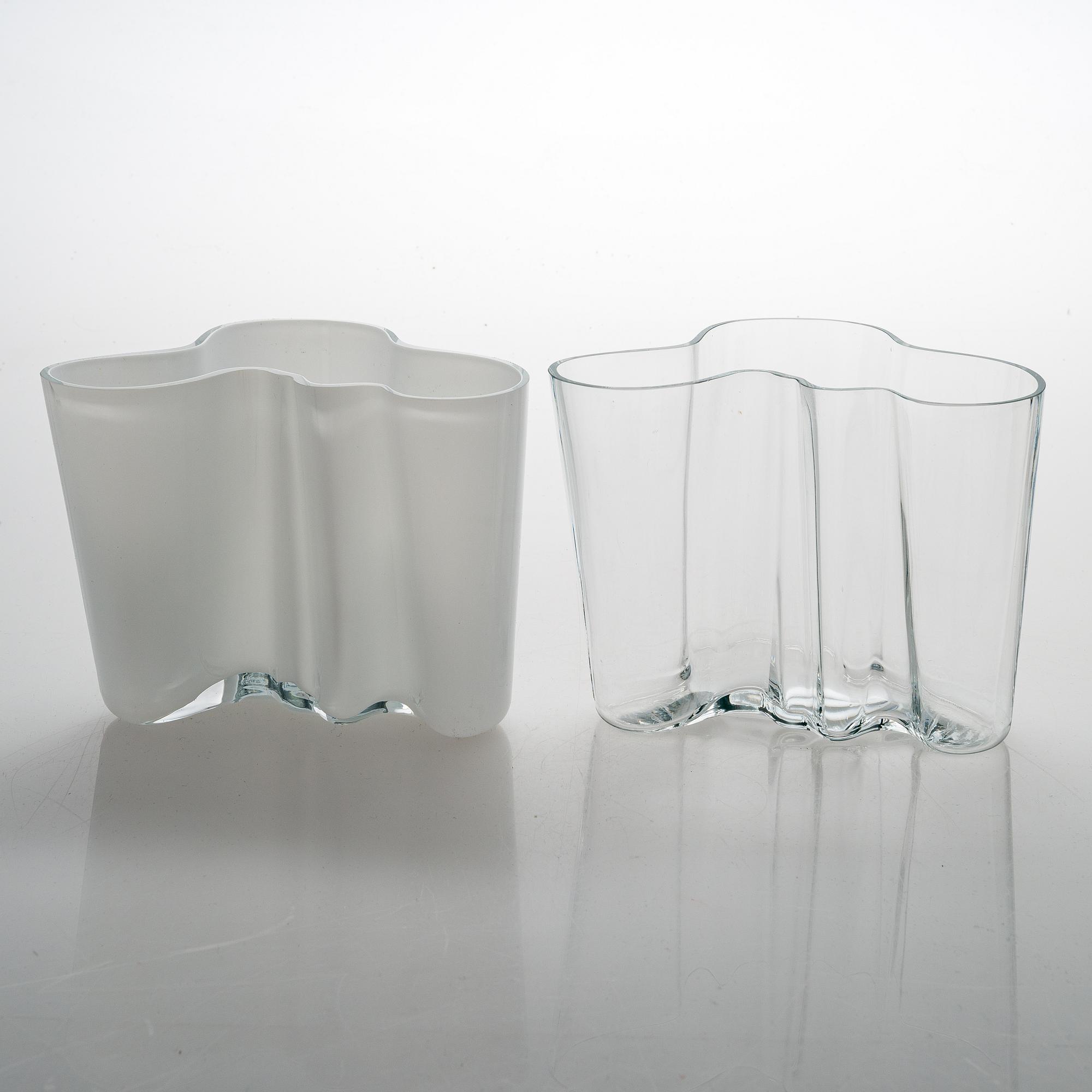 Alvar Aalto, Two glass vases for Iittala, signed Alvar Aalto - 3030.