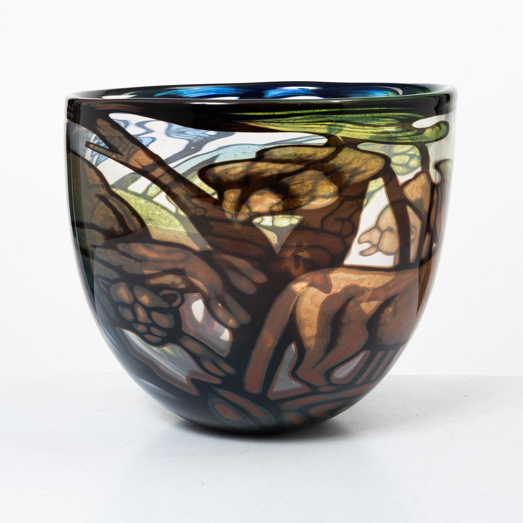 Eva Englund, A graal glass vase, Orrefors Gallery, Sweden, 1987.