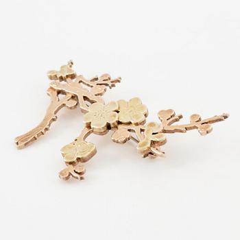 Wiwen Nilsson, brosch, i form av en kvist, förgyllt sterlingsilver, Lund 1969.
