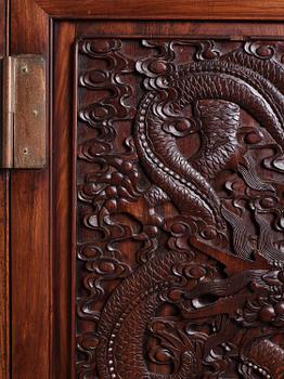 A large Imperial Hongmu compound cabinet, Qingdynasty, 19th century.