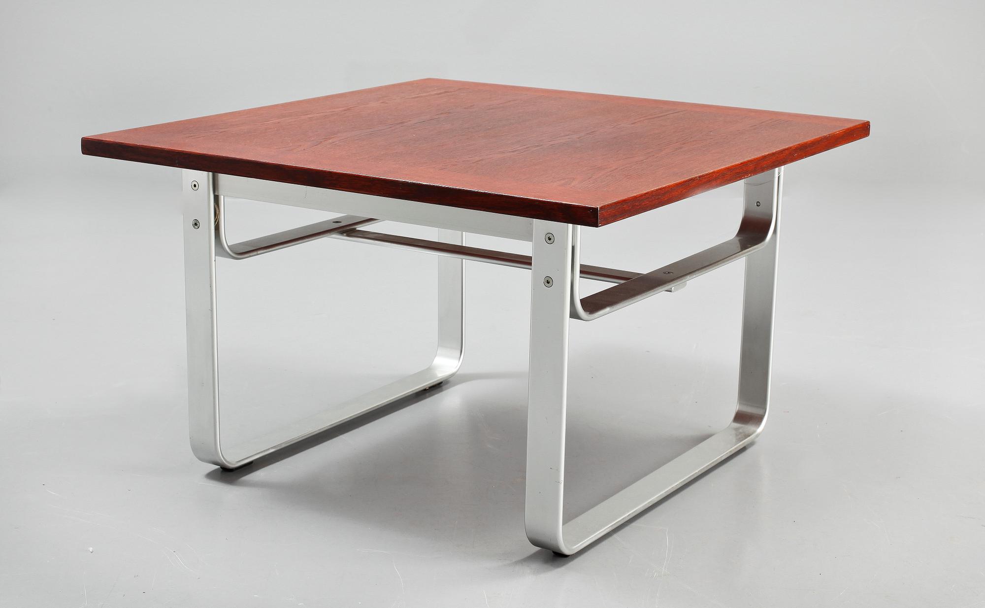 KARMSTOLAR, ett par, samt BORD, "Mondo", Karl-Erik Ekselius, JOC Möbler, Vetlanda.