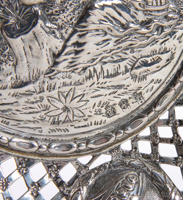 GALLERSKÅLAR, 2 st, silver, Tyskland, 1900-tal. Vikt ca 1016 gr.