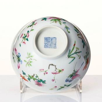 Skål, porslin. Qingdynastin, med Daoguang märke och period (1820-1850).