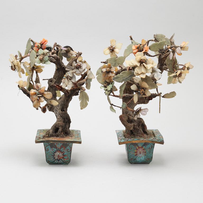 A pair of 20th century table decorations with cloissoné from China.