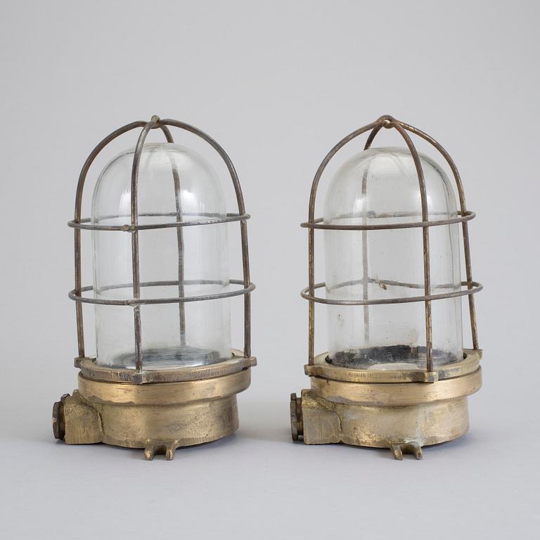 FARTYGSLAMPOR/LAMPETTER, 2 stycken. 1900-talets mitt.