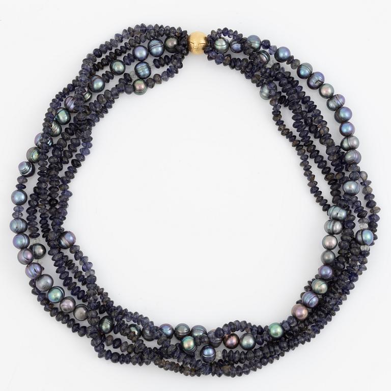 An Ole Lynggaard clasp 18K gold with five-row collar.