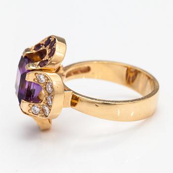 An 18K gold ring "Catherine Jagellion" with amethysts and diamonds ca. 0.37 ct in total. Ofelia Jewelry, Helsinki 1998.
