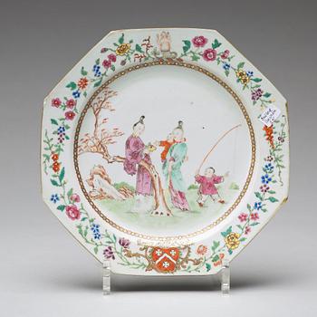 A set of four armorial dinner plates, Qing dynasty, Qianlong (1736-95).