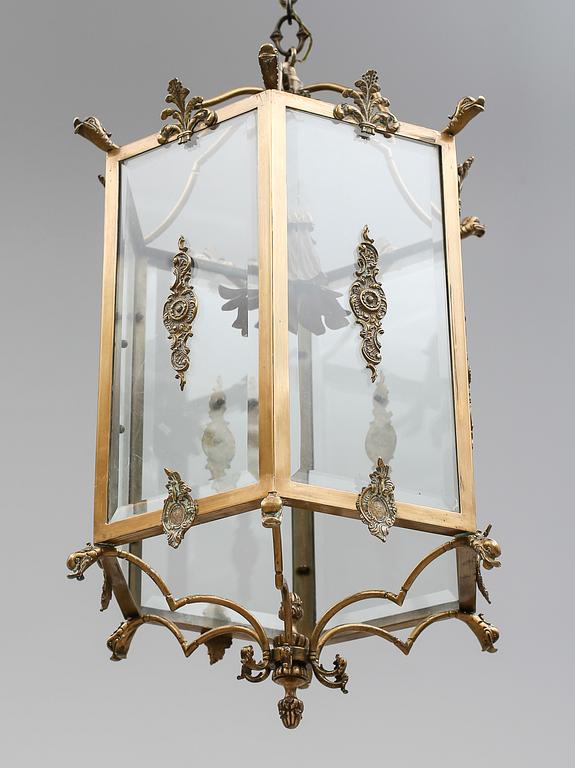 TAKLYKTA, mässing, 1900-talets första hälft. Höjd ca 70 cm.