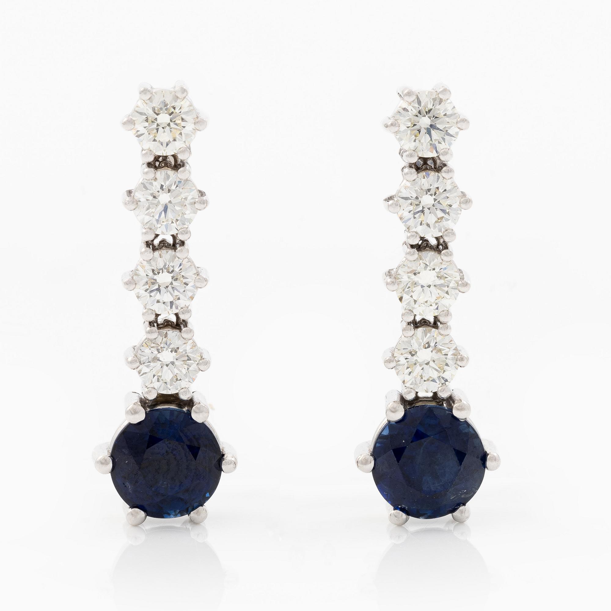 Earrings 18K white gold with sapphires and brilliant-cut diamonds.