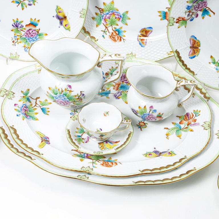 A 111 piece 'Queen Victoria' dinner service, Herend, Ungern.