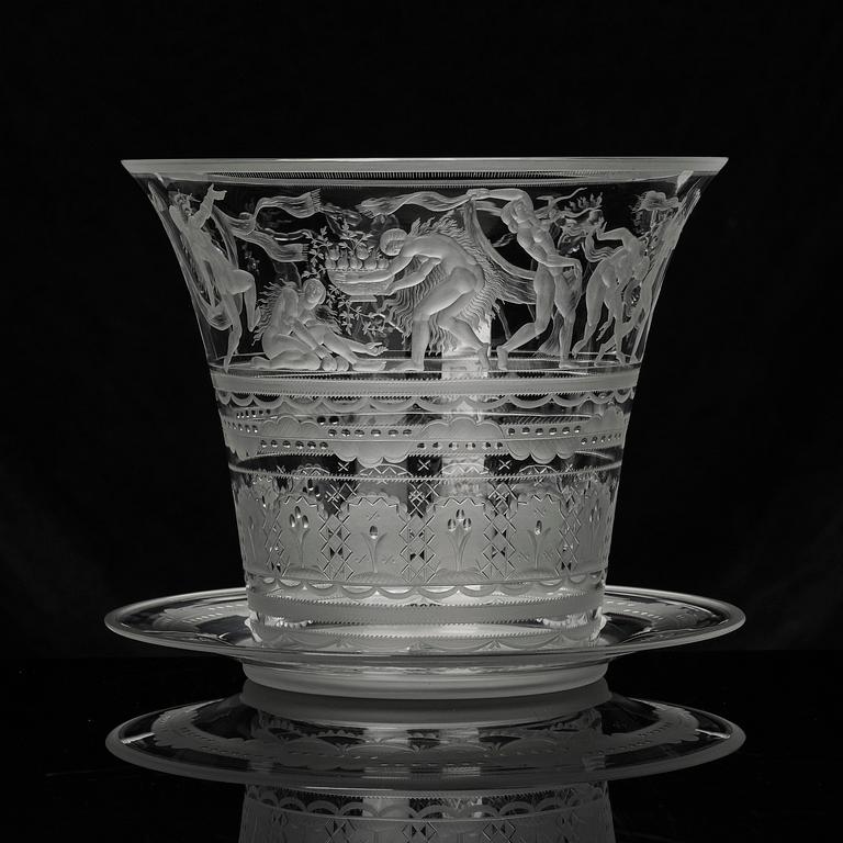 Simon Gate, an engraved glass bowl with plate, Orrefors 1930, model 122.