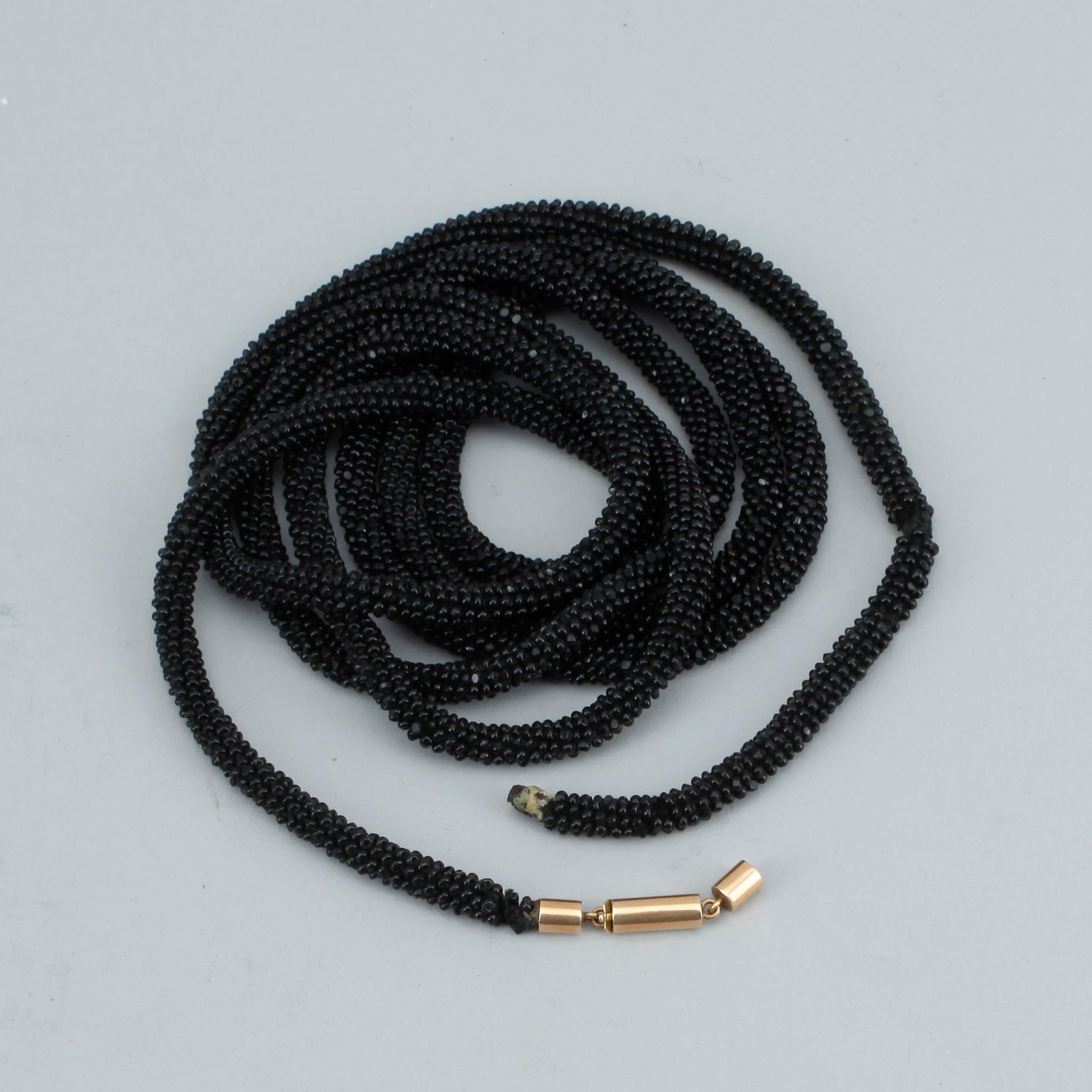 DIVERSE PORTMONNÄER, SNODDAR, SPÄNNEN, 7 delar, 1700-1800-tal.