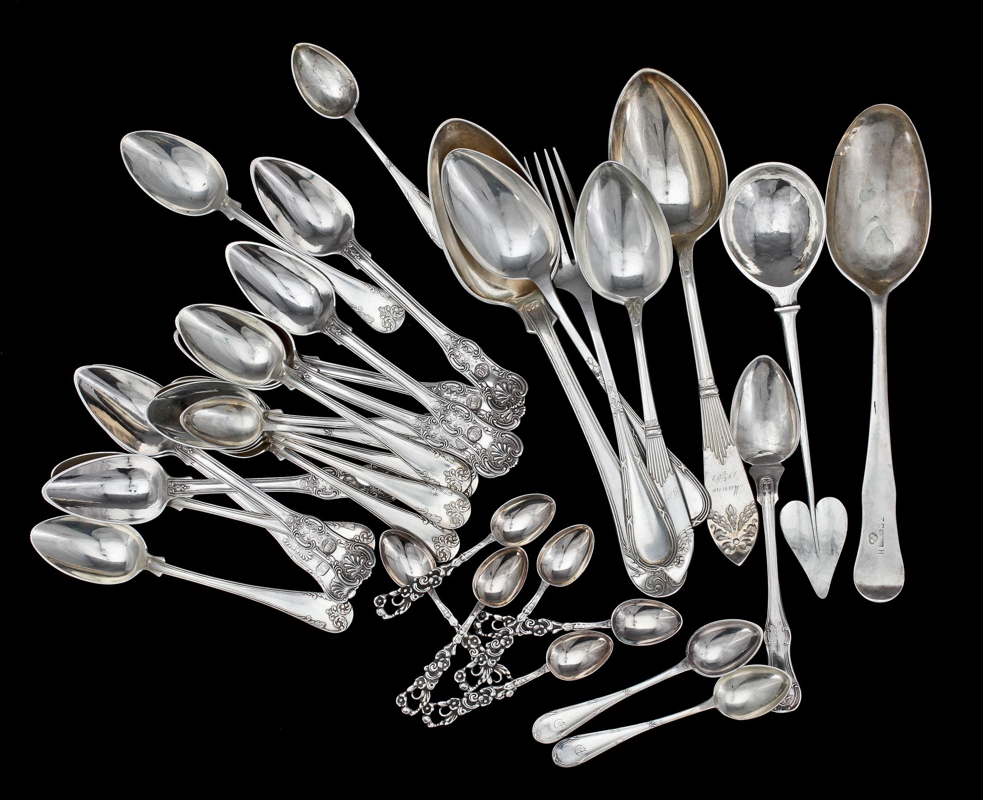 PARTI BESTICK, ca 50 delar, olika modeller, silver, bla Nils Nordlöf i Härnösand. 1800-1900-tal. Totalvikt ca 790 gram.