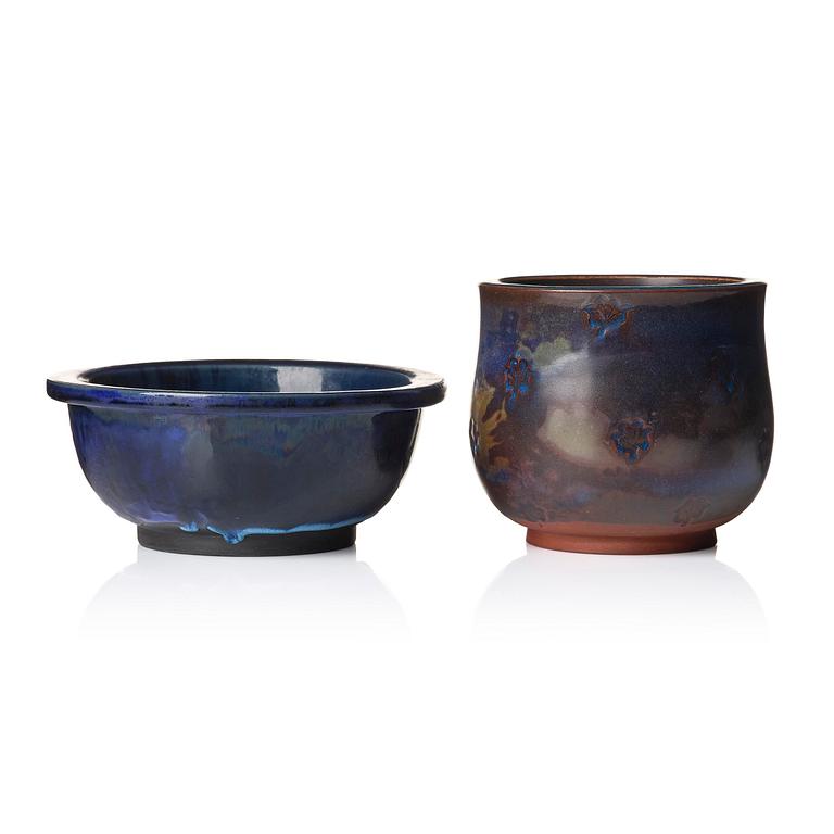 Wilhelm Kåge, a set of two early Farsta stoneware bowls, Gustavsberg 1933 and 1936.