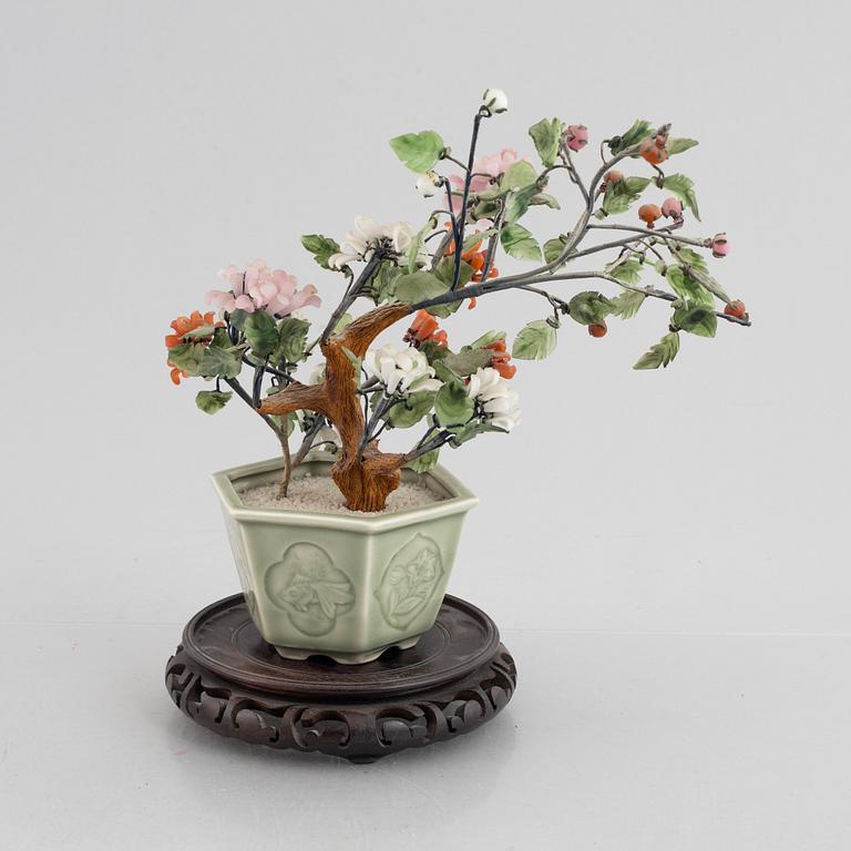 A table decoration, china, late 20th century.
