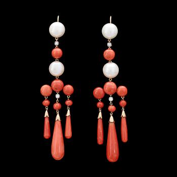 83. EARRINGS, coral, cultured pearls abd old cut diamonds, tot. 0.12 cts.