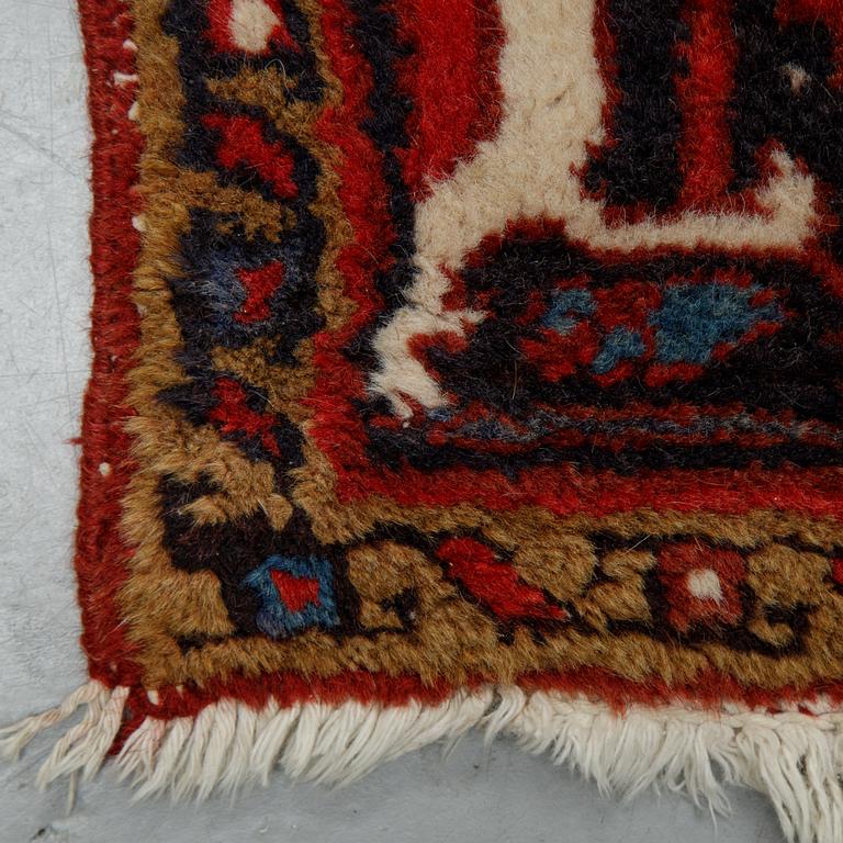A carpet, semi-antique/old Heriz, ca 340 x 256 cm.