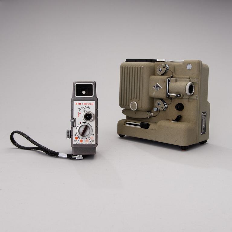 EUMIG E8 FILMPROJEKTOR OCH BELL & HOWELL TWO TWENTY  SMALFILMSKAMERA, 1950-tal.