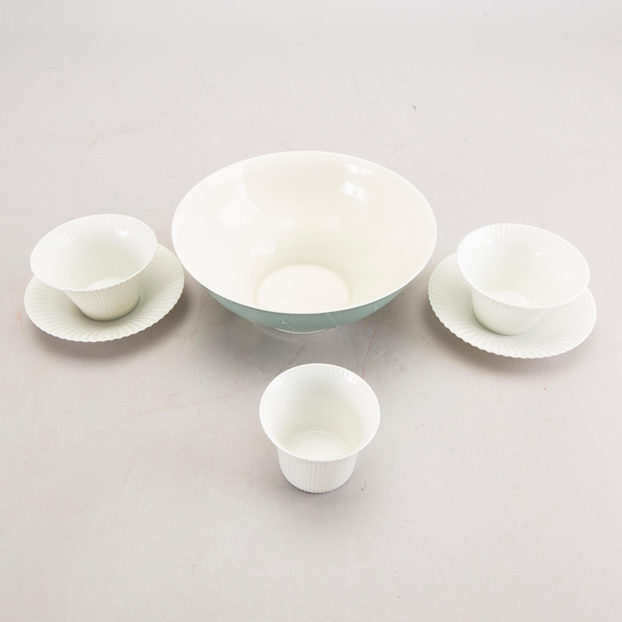 Aune Siimes, Skålar 2 st samt koppar med fat 2 st signerade Arabia 1900-talets andra hälft.