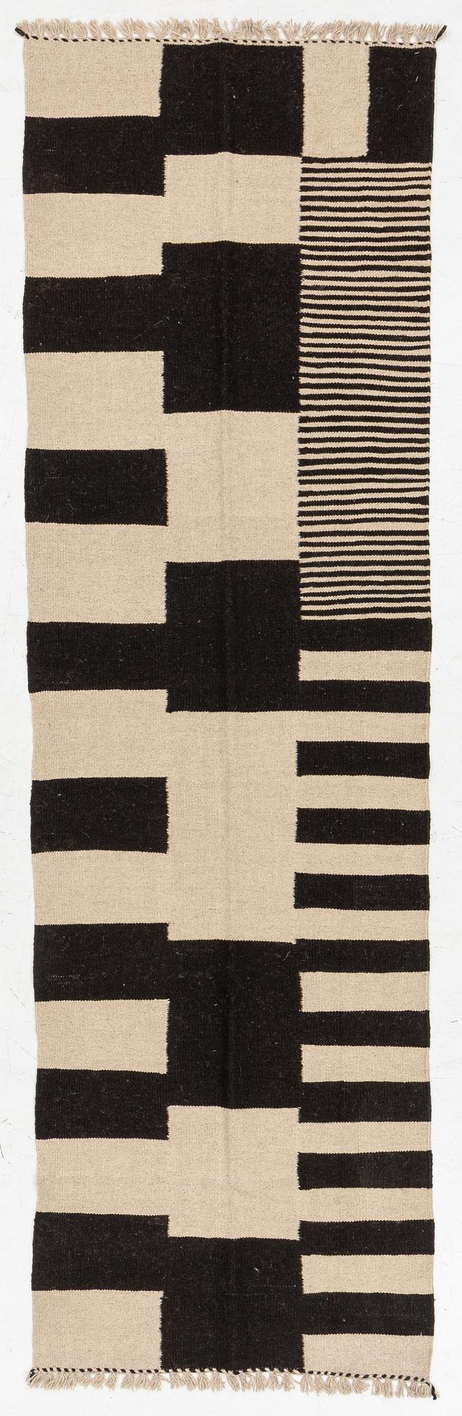 A Kelim runner carpet, 300 x 93 cm.