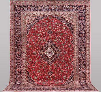 A carpet, Kashan, ca 397 x 295 cm.