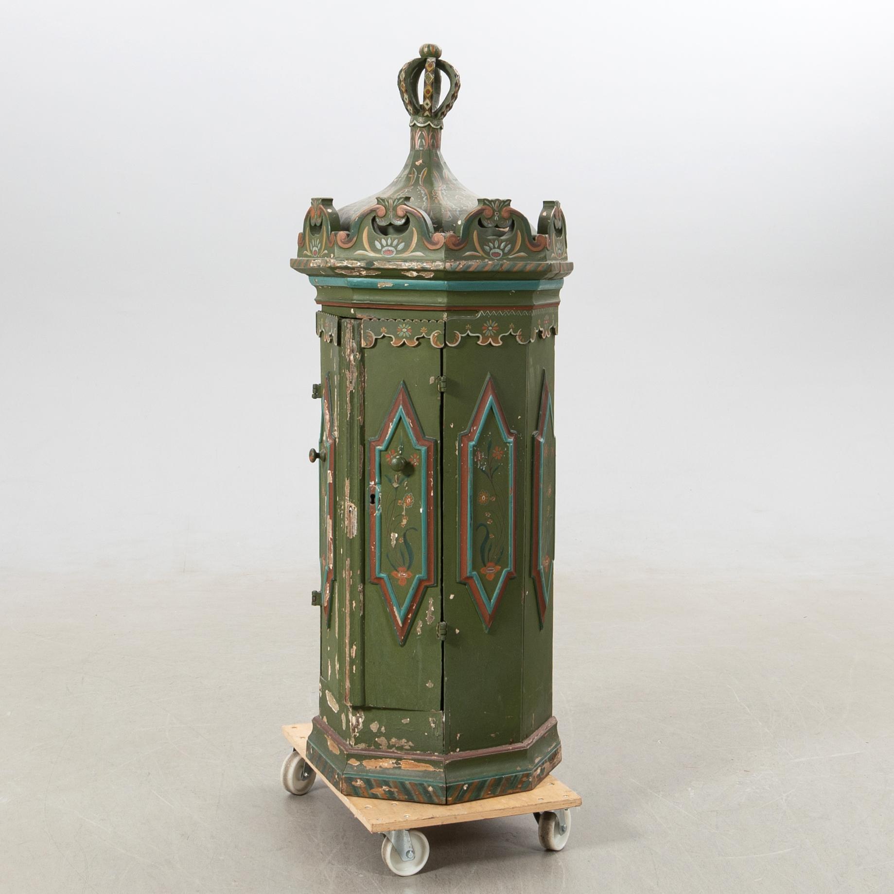 Skåp Barockstil 1800-tal.