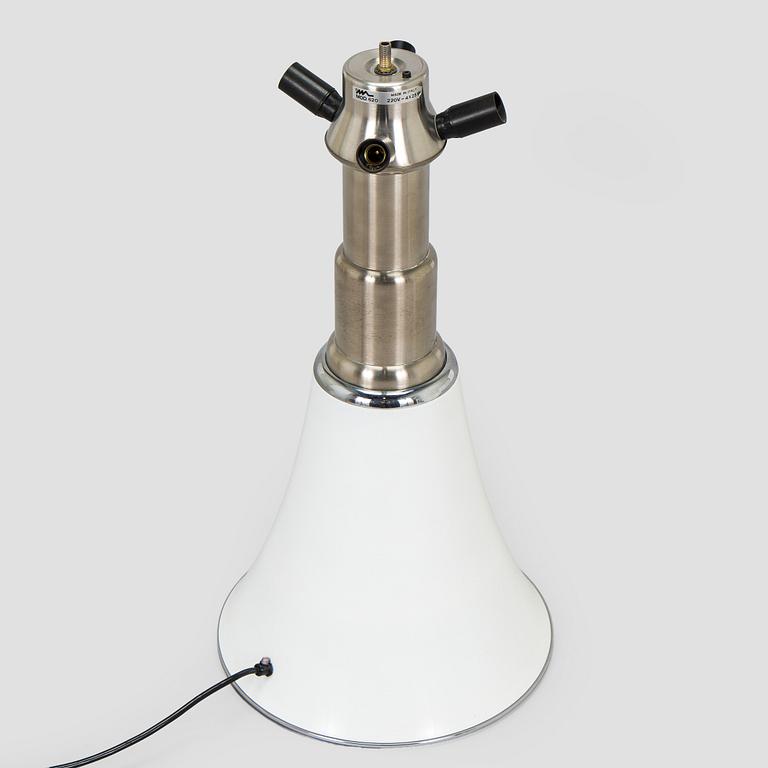 Gae Aulenti, bordslampa, "Pipistrello", Martinelli Luce, Italien, modellen formgiven 1965.