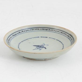 A Chinese blue and white porcelain bowl and a small dish, Qing dynasty, Kangxi (1662-1722).