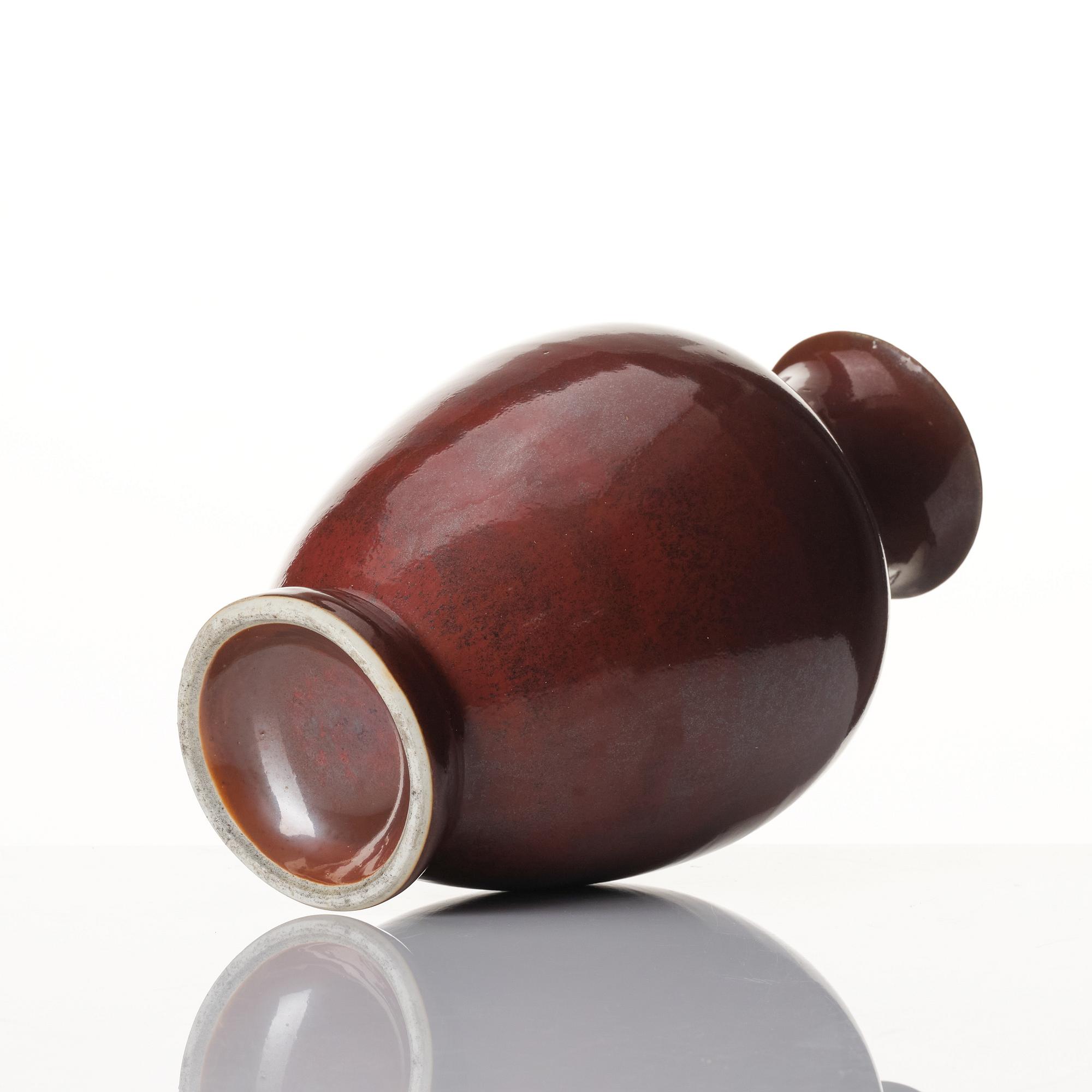 A red glazed vase, Qing dynasty, 19th century.