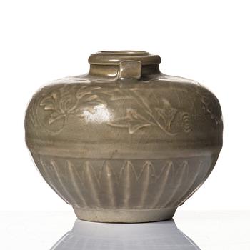 An olive green glazed jar, South East Asia, 15th/16th century.