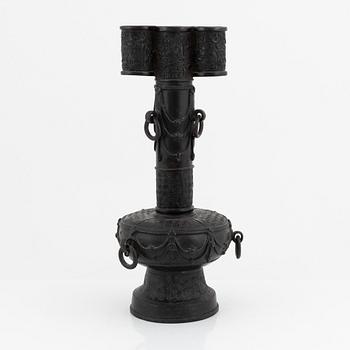 A bronze arrow vase, Qing dynasty, China.