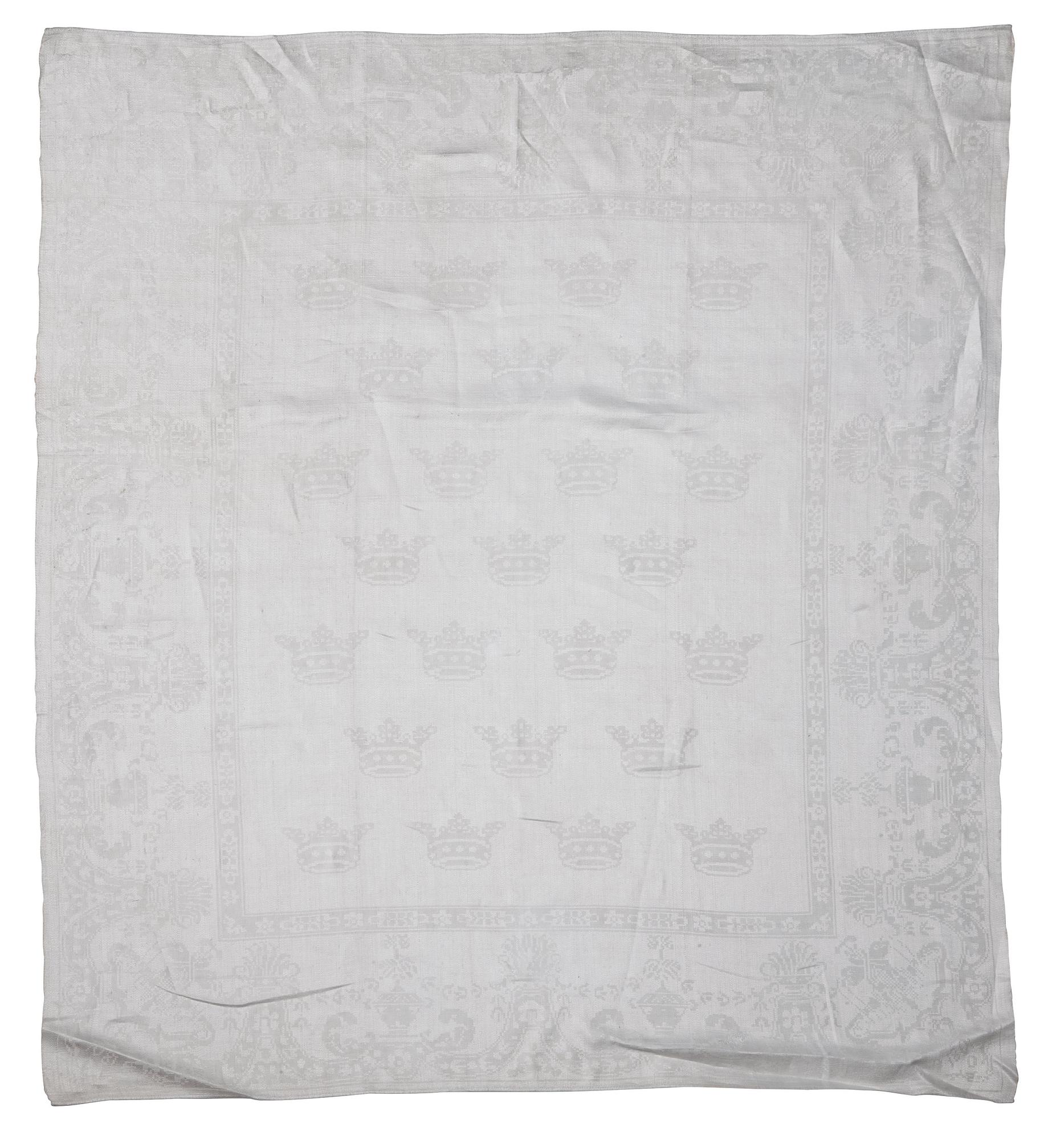 A ROYAL NAPKIN, linen damask. "Strödda kronor". Flors Manufactorie, Mo socken, Hälsingland, Sweden. Woven date 1801.