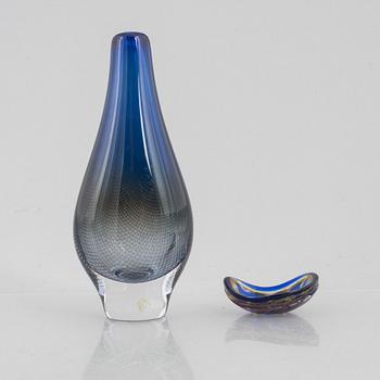 Sven Palmqvist, a 'Kraka' vase från 1954 and a 'Ravenna' bowl, Orrefors, Sweden.