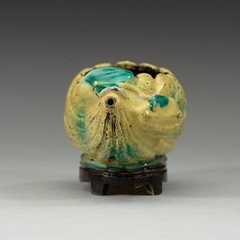 A yellow bisquit brush washer, Qing dynasty 19th century.