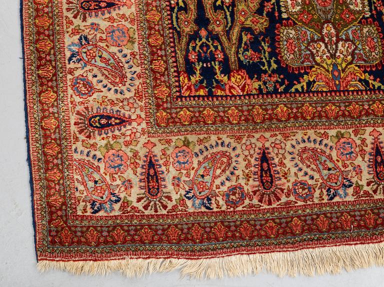 Matto, semi-antique Tabriz, ca 310-314 x 246,5 cm.