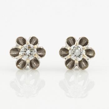 Earrings, white gold with brilliant-cut diamonds.