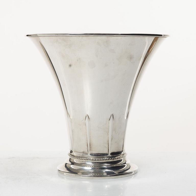 Vase, silver, CG Hallberg, Stockholm, 1929.