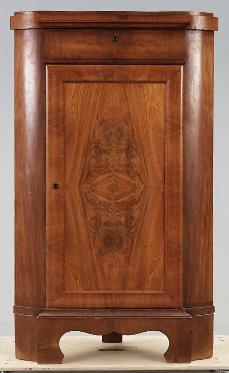 HÖRNSKÅP, Karl Johan, 1800-talets mitt.