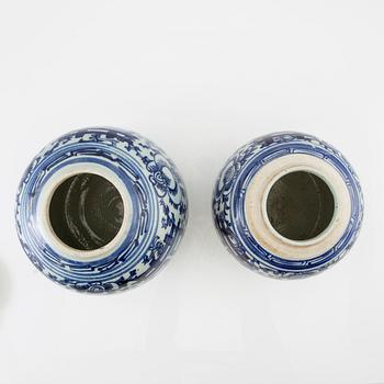 A set of two Chinese blue and white jars with covers, 20th century.