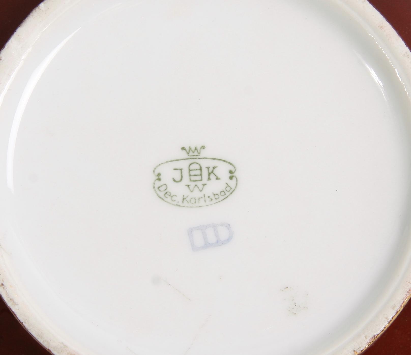 ASK MED LOCK. Porslin. Karlsbad, Tjeckoslovakien.