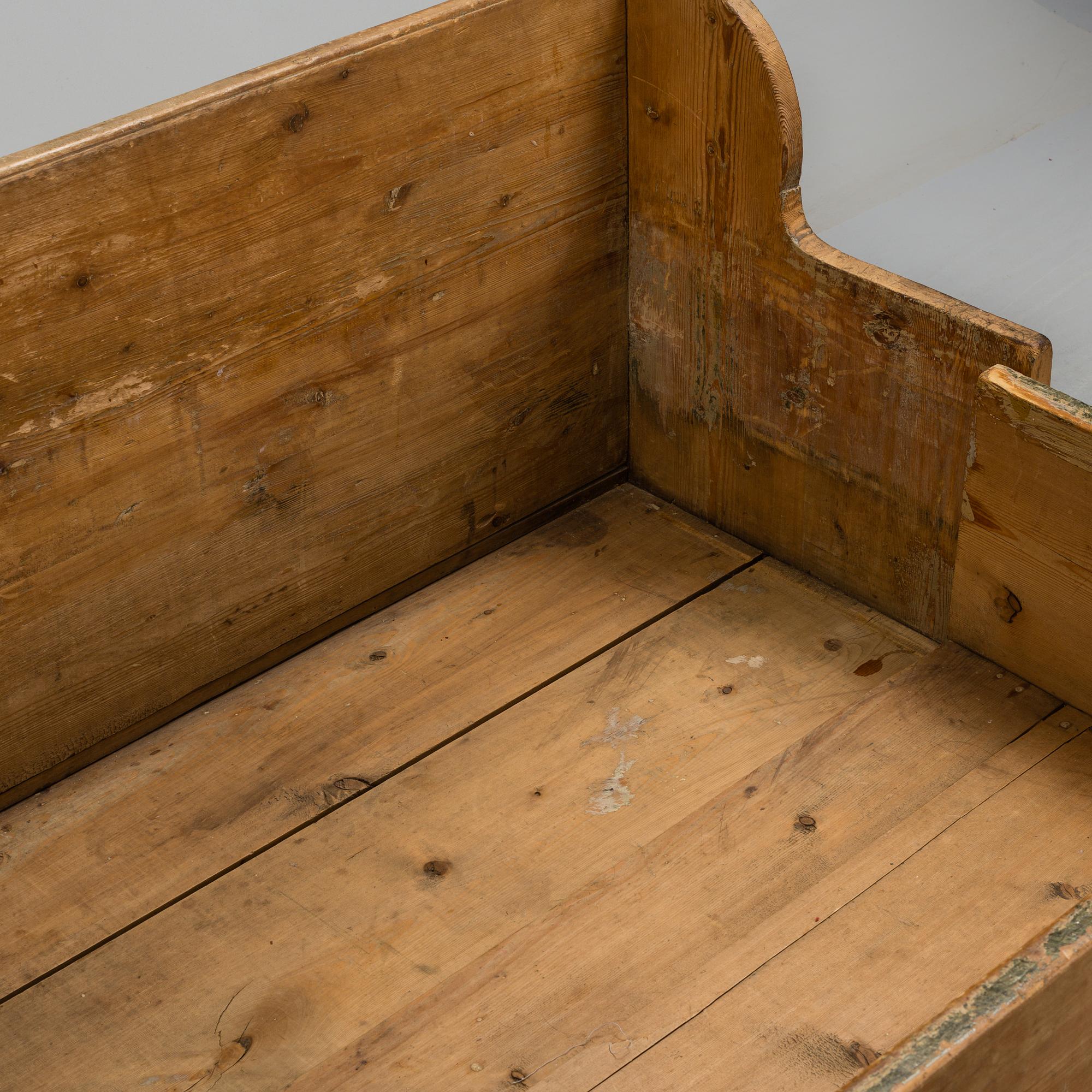 A pine sofa, 19th Century.