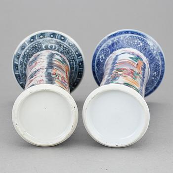 VASER, ett par, porslin, Kina, Qianlong (1736-1795).