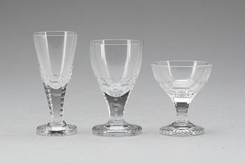 GLASSERVIS, 47 delar. 30 snarlika delar medföljer.