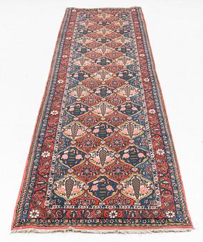 A Baktiari runner, c. 395 x 92 cm.