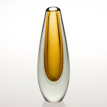 GUNNEL NYMAN, A glass vase signed G. Nyman Nuutajärvi Notsjö -52.