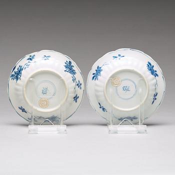 Six (2+2+2) blue and white cups with five (2+2+1) dishes, Qing dynasty, Kangxi (1662-1722).